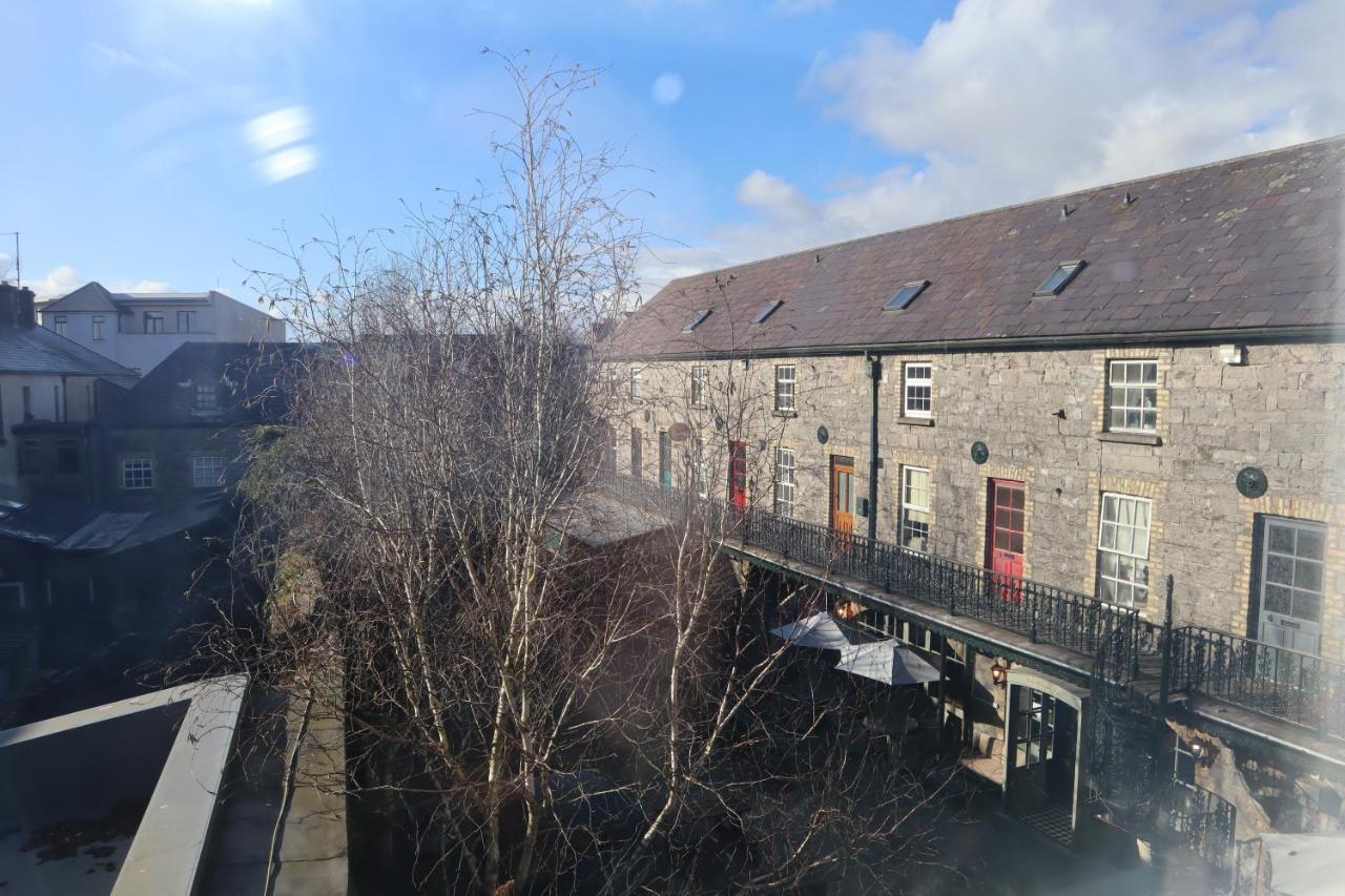The Lodge Ballina Exteriör bild